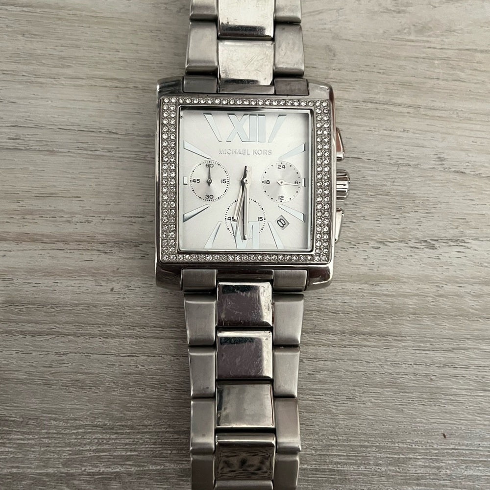 Michael Kors Silver Watch! Good Cond! Offers are welcome! Needs New Battery.